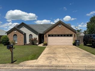 315 Village Dr, Searcy, AR 72143
