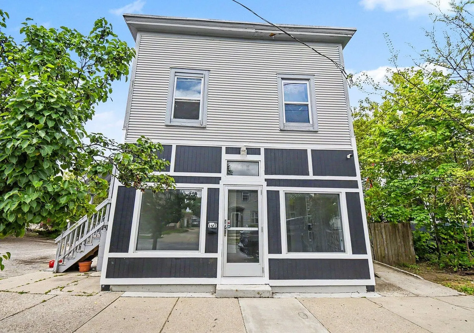 613 Fuller Ave SE — Photo 1