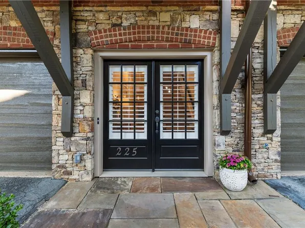 225 Founders Mill Ct, Roswell, GA 30075