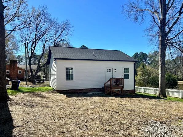 425 Princess Anne Dr #B, Durham, NC 27703