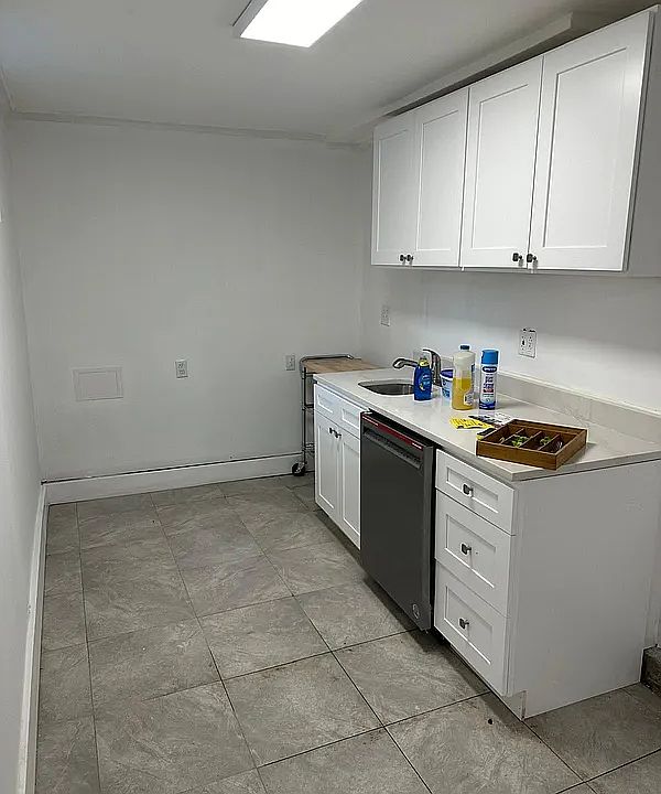1st image of 466 W 166th St #4