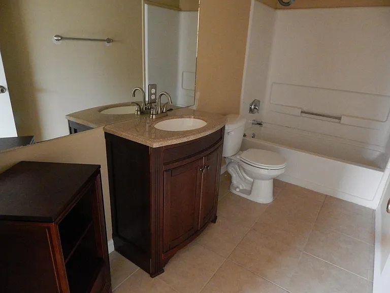 136 Reserve Cir #200 — Photo 6