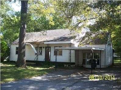1st image of 702 Woodvale Ave