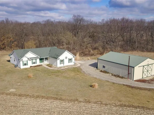 32944 Delhi Rd, Brighton, IL 62012