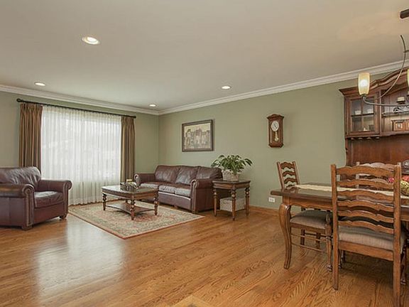 4th image of 1411 Wales Dr