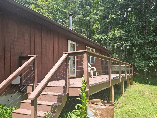 168 Pioneer Trl, Great Cacapon, WV 25422