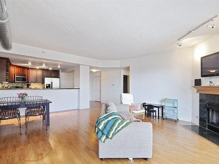 1228 Emerson St #206 — Photo 4