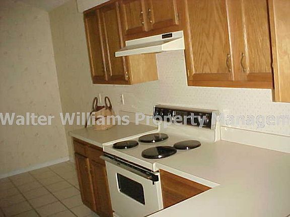 3rd image of 3981 Meadowview Dr N