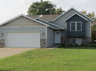 2903 Fox Hill Dr, Jenison, MI 49428