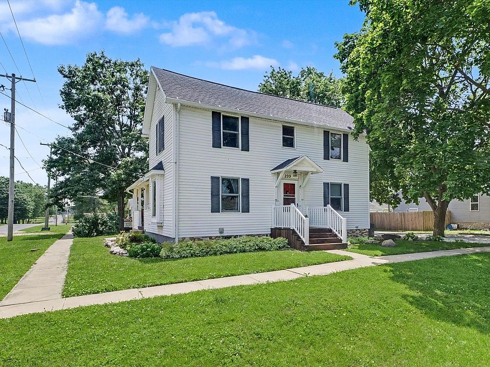 1st image of 209 E Sangamon St