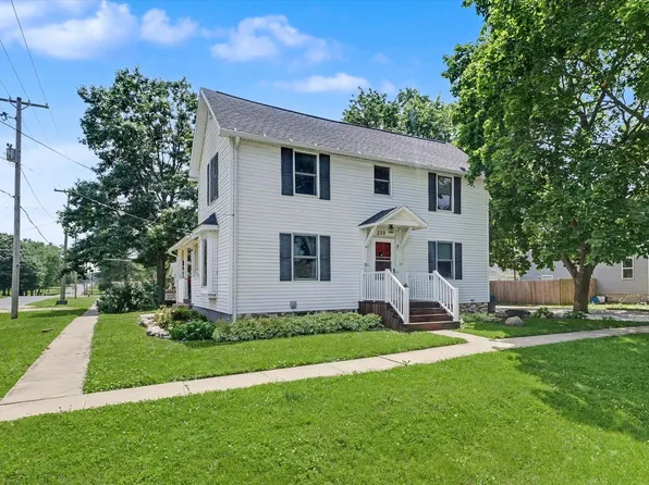 209 E Sangamon St, Fisher, IL 61843