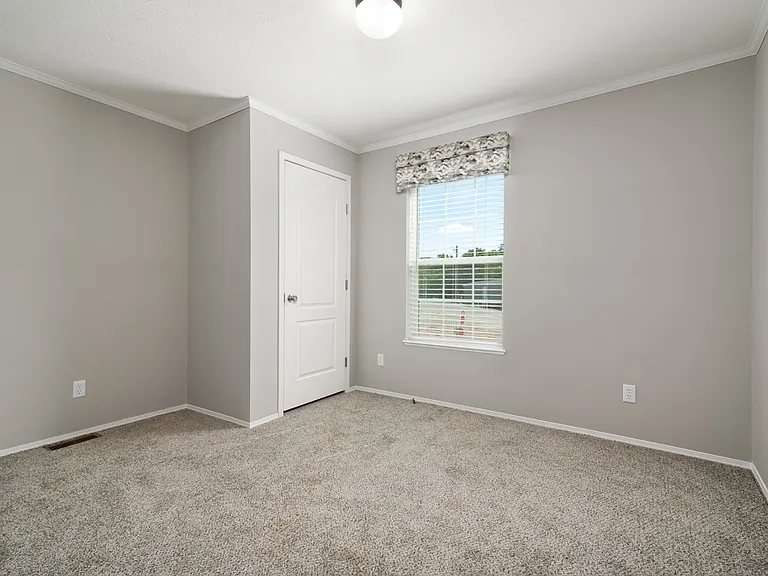 Center Manor — Photo 27