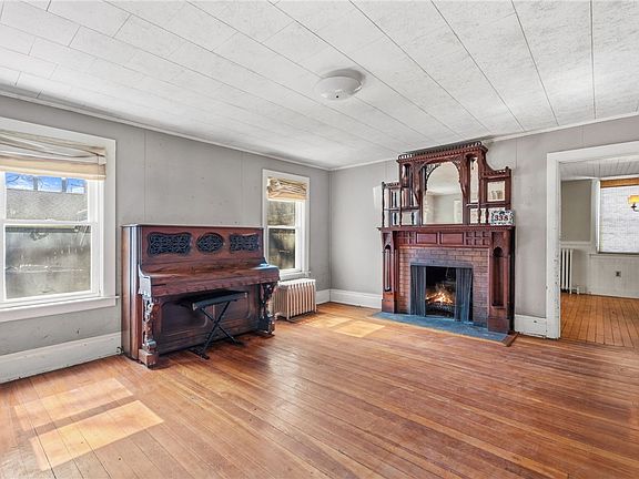 3rd image of 338 Spencer Rd