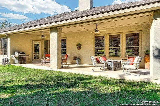 2921 River Way — Photo 1