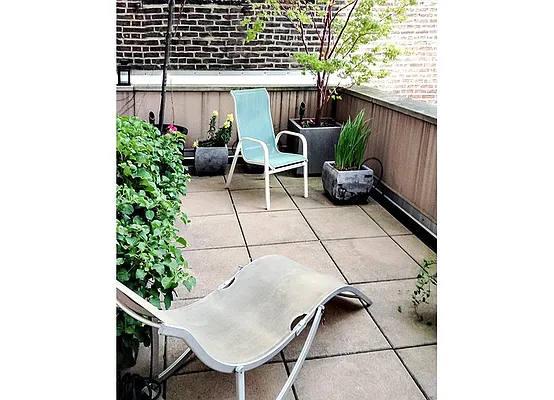 Sold by Warburg | media 13