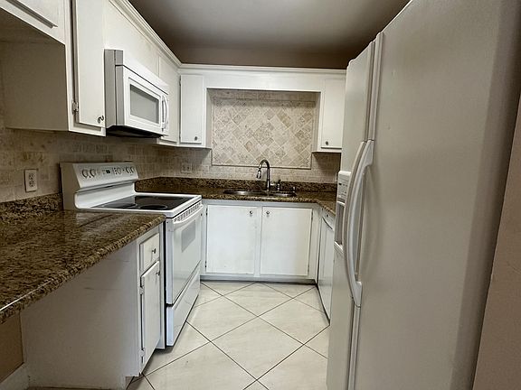 4th image of 4158 Inverrary Dr APT 503