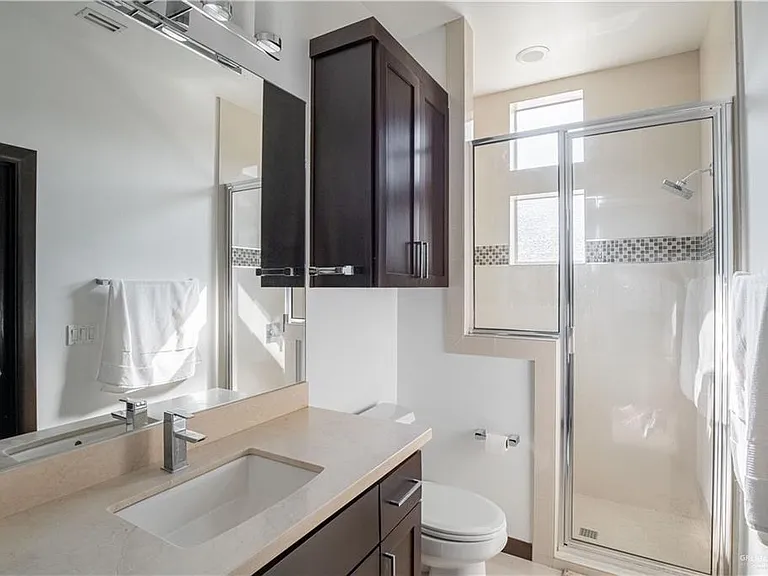 2707 El Jardin — Photo 16