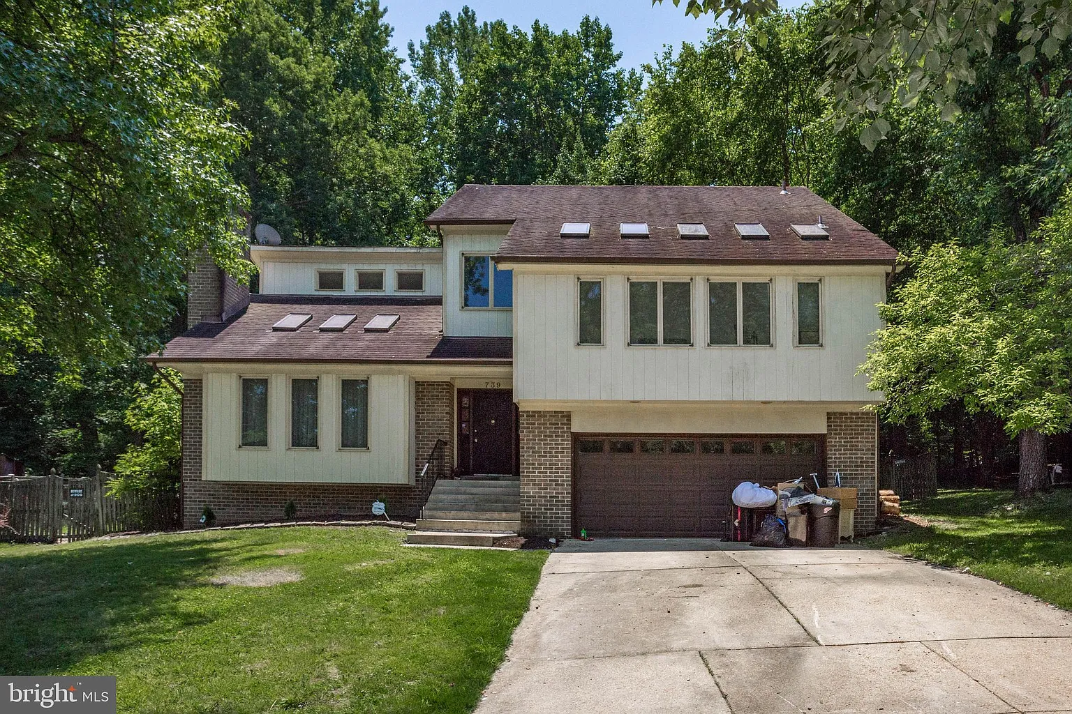 739 Gleneagles Dr photo 1