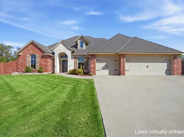 3332 NE Brentwood Dr, Lawton, OK 73507