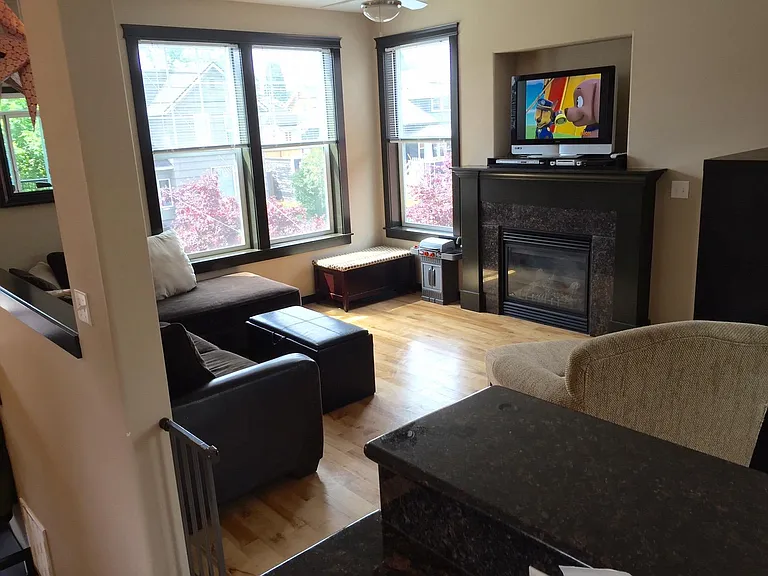 939 NE Roselawn St — Photo 7