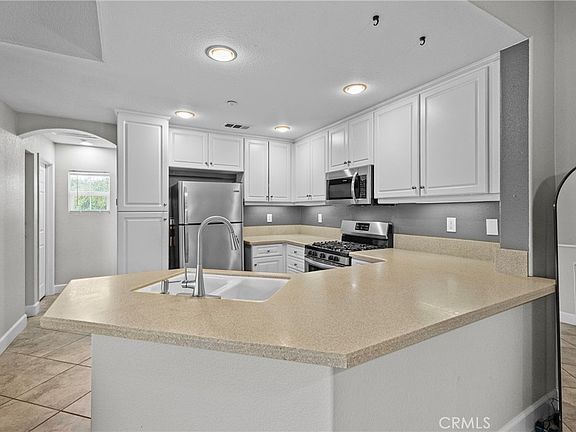 4th image of 41710 Woodridge Ave Unit 2