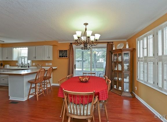 4th image of 875 Pheasant Dr