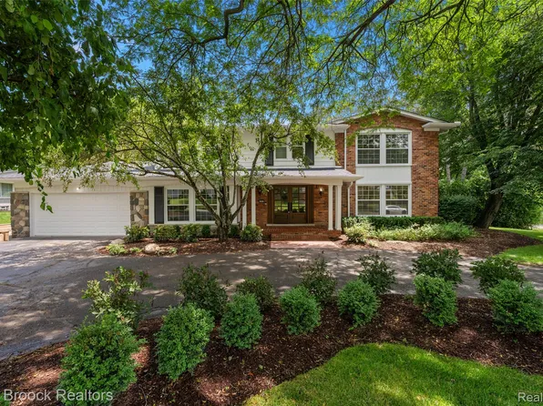 4525 Valleyview Dr, West Bloomfield, MI 48323