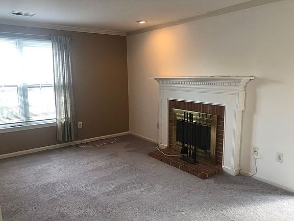 3rd image of 742 N Vermont St