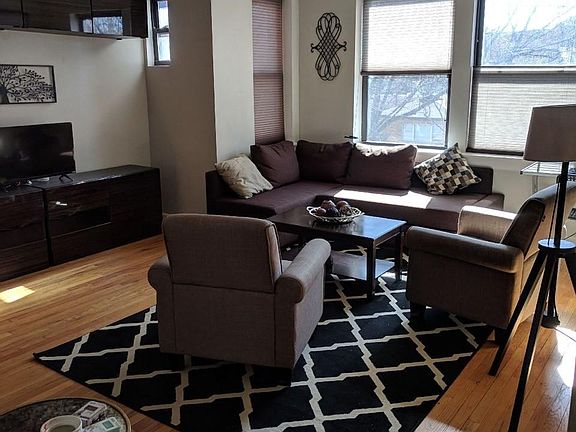 2nd image of 1848 W Lunt Ave #1