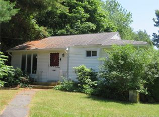 7 Larson St, Waterford, CT 06385