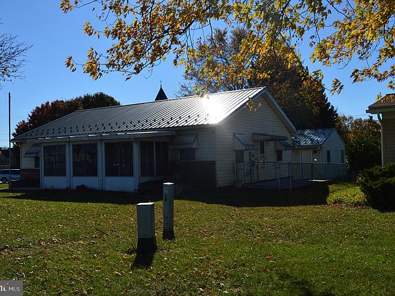 3rd image of 41 Westview Dr