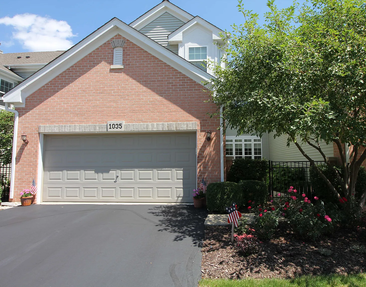 1035 Hummingbird Way photo 1