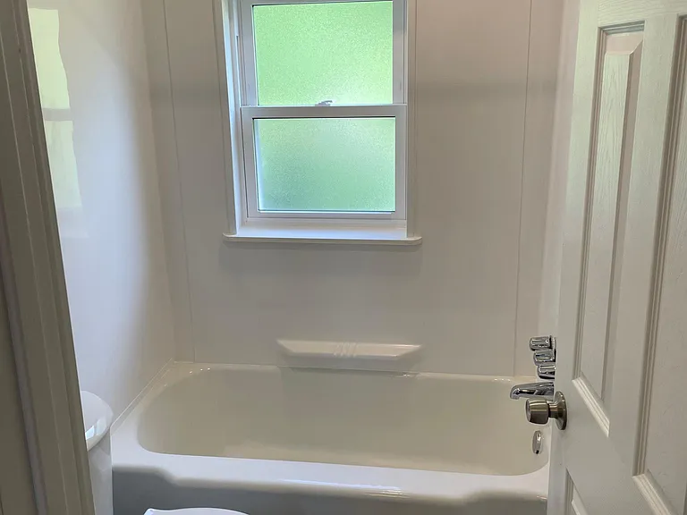 1114 Center Ave — Photo 4