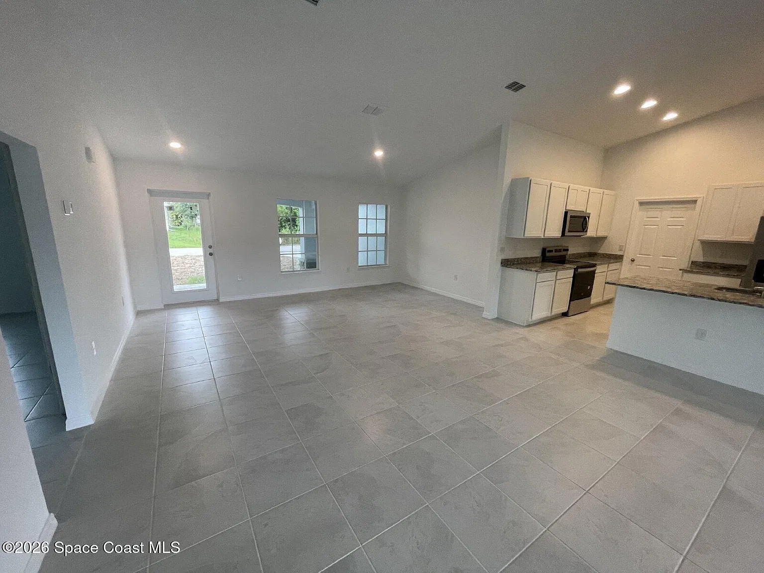 4 bed, 2.0 bath, 1817 sqft, $2,500 — Photo 4