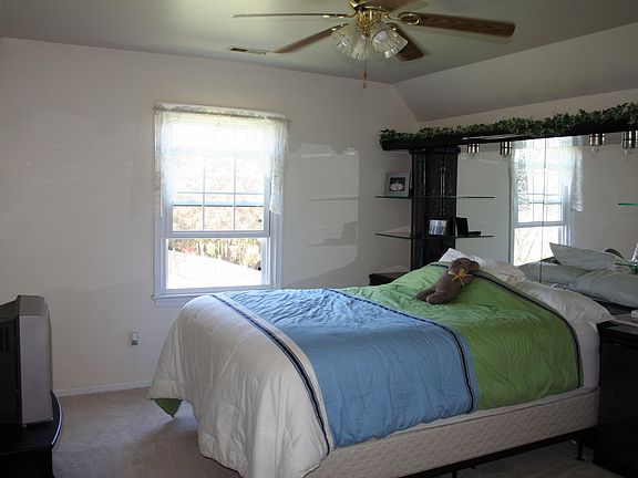 5th image of 6925 Warwick Blvd