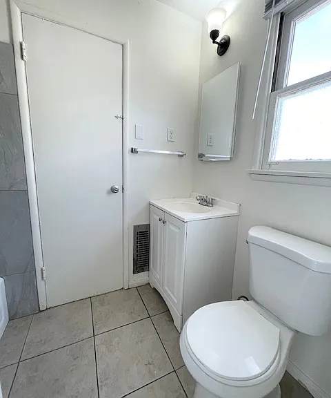 24450 Myers Ave — Photo 9
