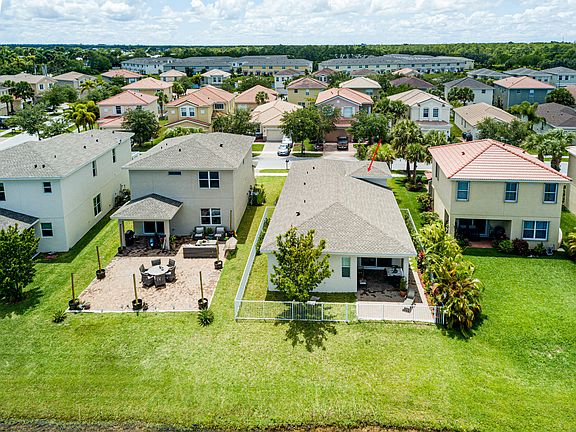 5th image of 725 NW Leonardo Circle