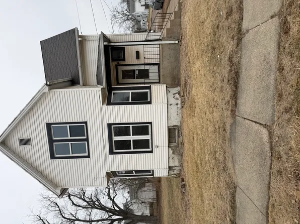 719 S Walnut Ave, Freeport, IL 61032