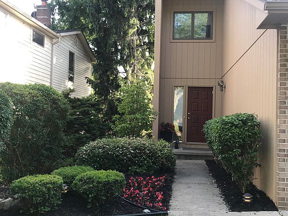 3rd image of 1240 Larch Pl