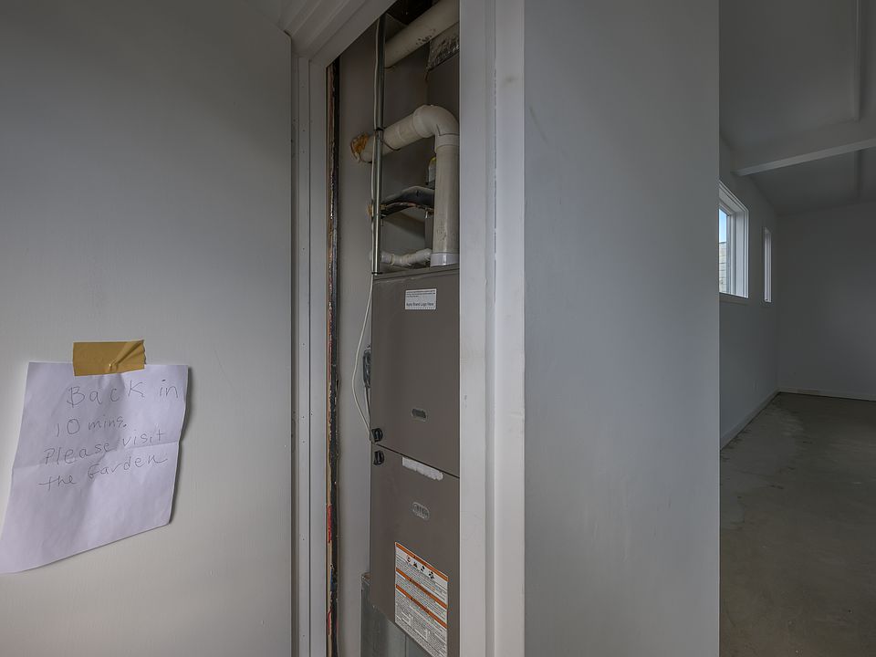 Building Photo 3