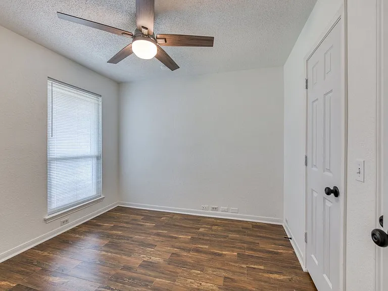 1700 Willow Vale Dr — Photo 8