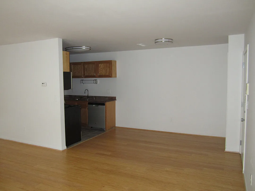 2 bed, 891 sqft, $1,525 — Photo 3