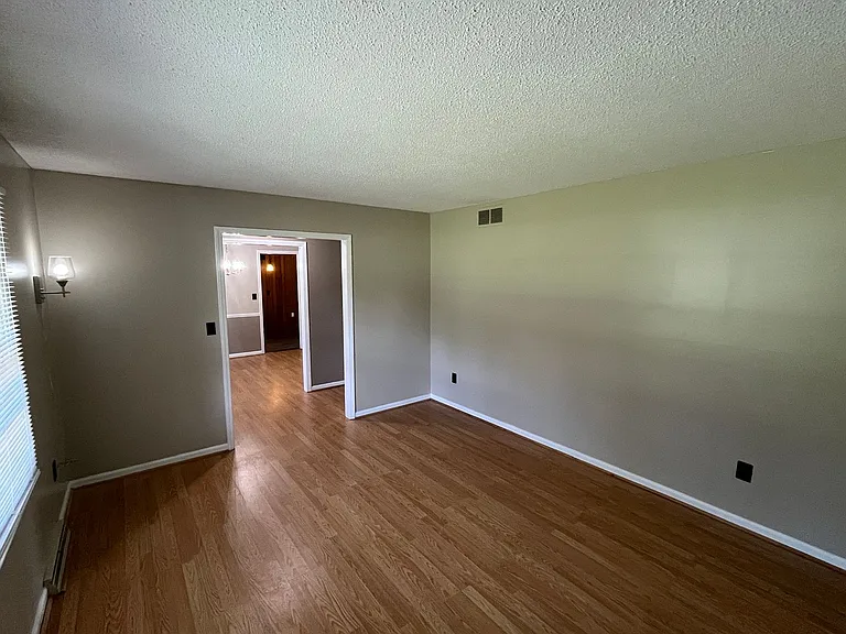 370 Farmbrooke Ln — Photo 9