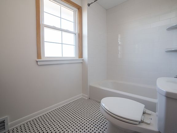 3rd image of 3865 Faversham Rd