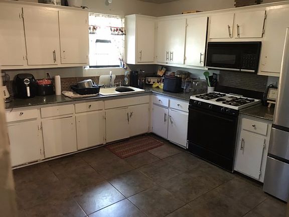 4th image of 176 River Oaks Dr