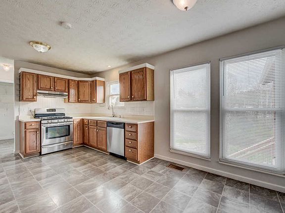 4th image of 8728 Brucewood Ln