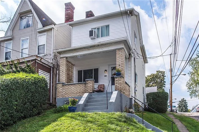 944 Deely St photo 1