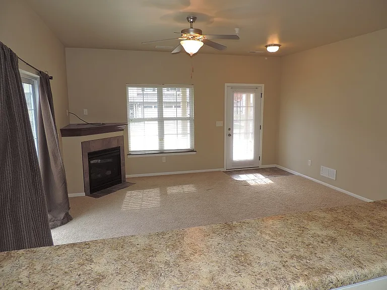 425 Cambria Dr — Photo 6