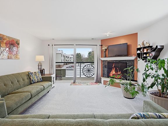 3rd image of 30414 Orchard Lake Rd Unit 13