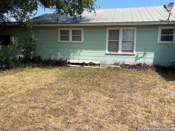 3rd image of 612 Magnolia St